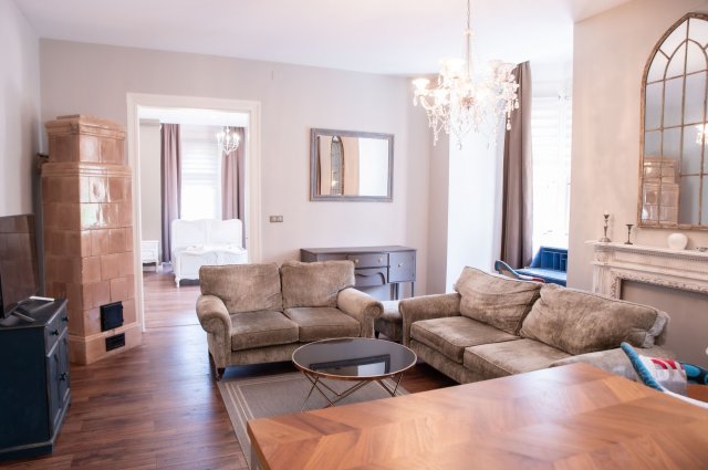 Eladó téglalakás, Veszprémben 277 M Ft, 5 szobás