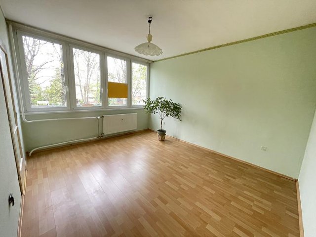 Eladó panellakás, Vácon 56 M Ft, 2 szobás / költözzbe.hu