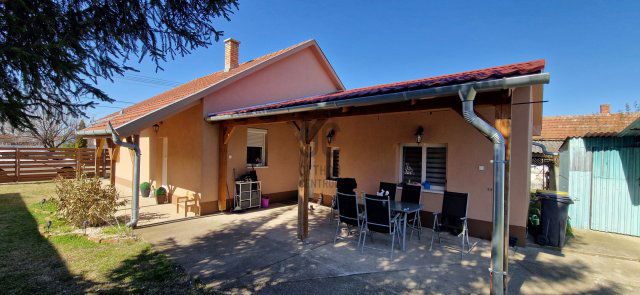 Eladó családi ház, Mikepércsen 69.9 M Ft, 3 szobás