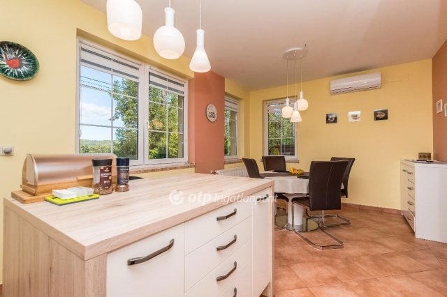 Eladó ikerház, Piliscsabán 135 M Ft, 4 szobás