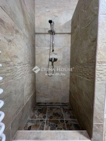 Eladó családi ház, Majosházán 265 M Ft, 4 szobás