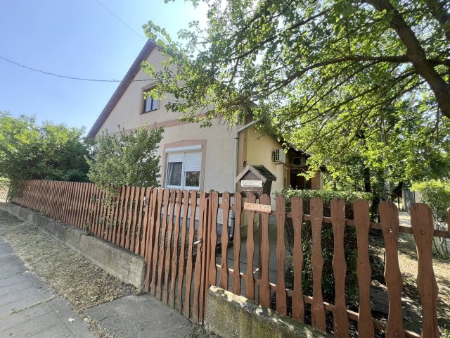 Eladó családi ház, Csökmőn 26.9 M Ft, 4 szobás