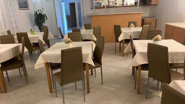 Eladó hotel, Szomolyán 149.9 M Ft, 7 szobás