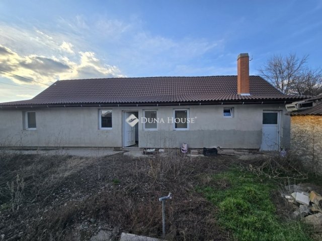 Eladó családi ház, Szegeden 53 M Ft, 4 szobás