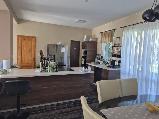 Eladó családi ház, Vonyarcvashegyen 300 M Ft, 4 szobás