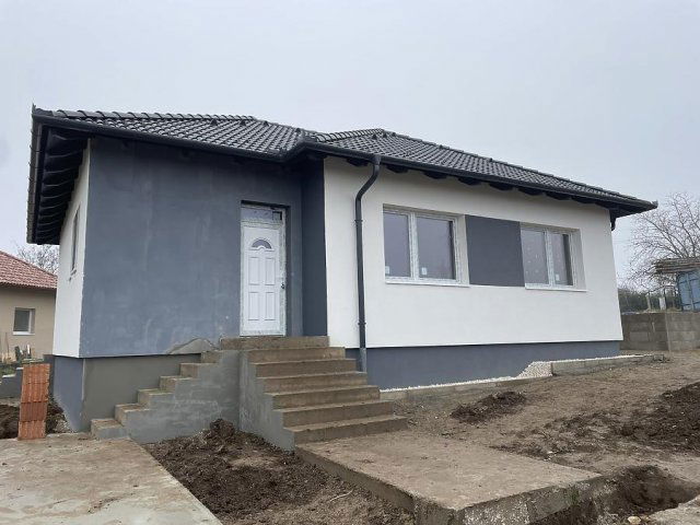 Eladó családi ház, Vácon 99.5 M Ft, 4 szobás