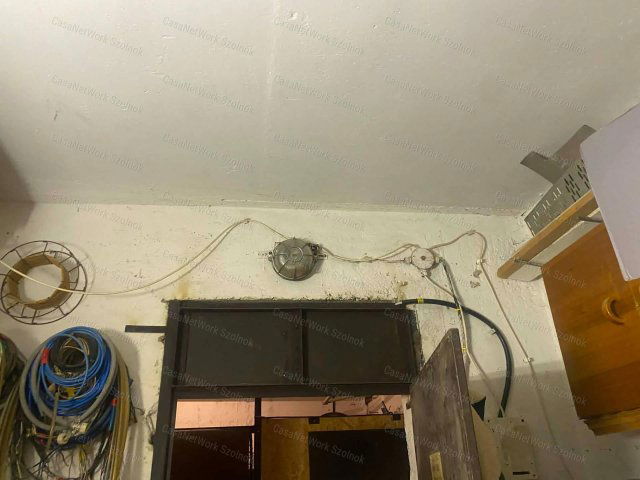 Eladó ipari ingatlan, Szolnokon 2.5 M Ft, 1 szobás