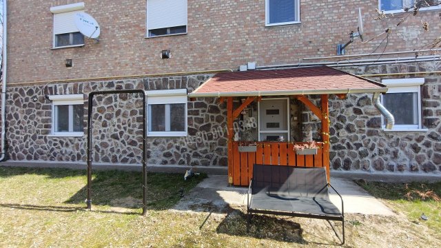 Eladó téglalakás, Petőfibányán 36.4 M Ft, 2 szobás