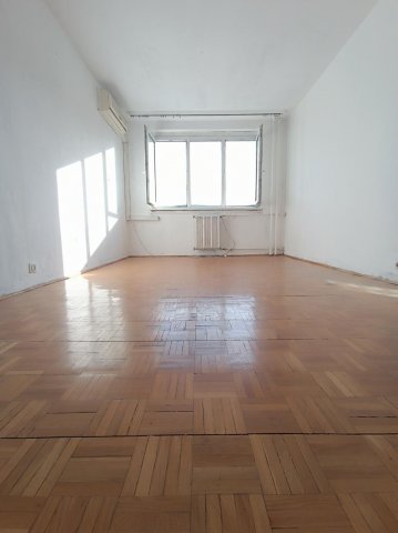 Eladó panellakás, Budapesten, III. kerületben, Vörösvári úton