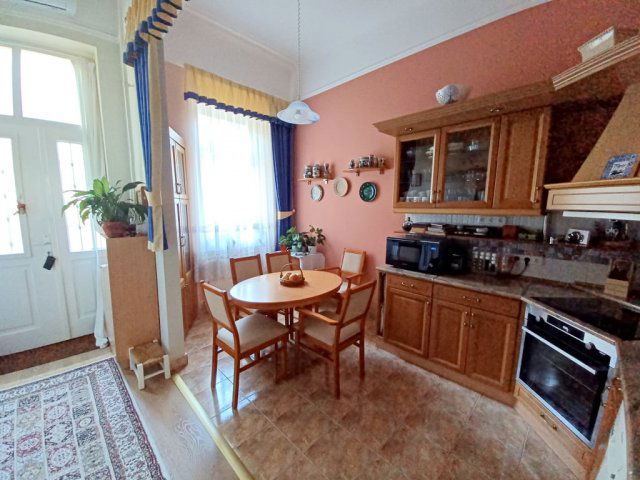 Eladó téglalakás, Budapesten, VII. kerületben, Dembinszky utcában