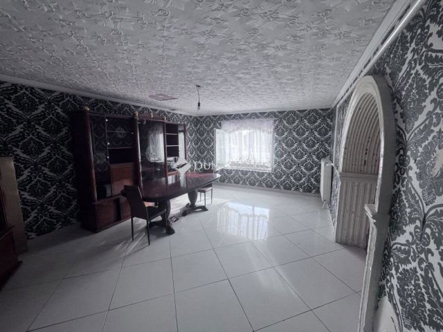 Eladó családi ház, Sárkeresztúron 27.5 M Ft, 4 szobás