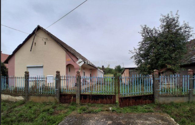 Eladó családi ház, Magyarkeszin 10 M Ft, 2 szobás