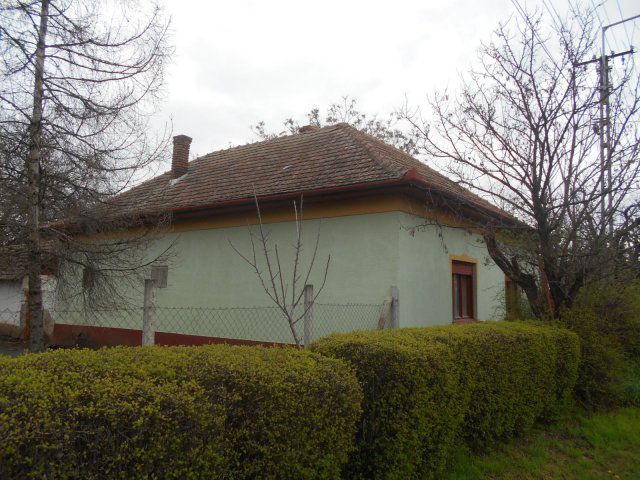 Eladó családi ház, Nagyszénáson 8.5 M Ft, 3 szobás