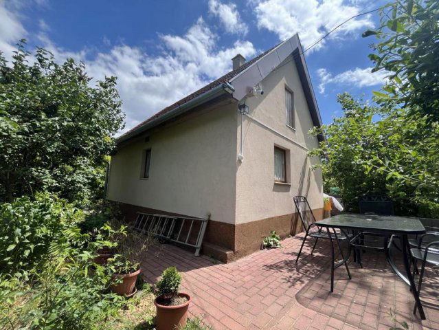 Eladó nyaraló, Budapesten, III. kerületben 62.5 M Ft, 3 szobás