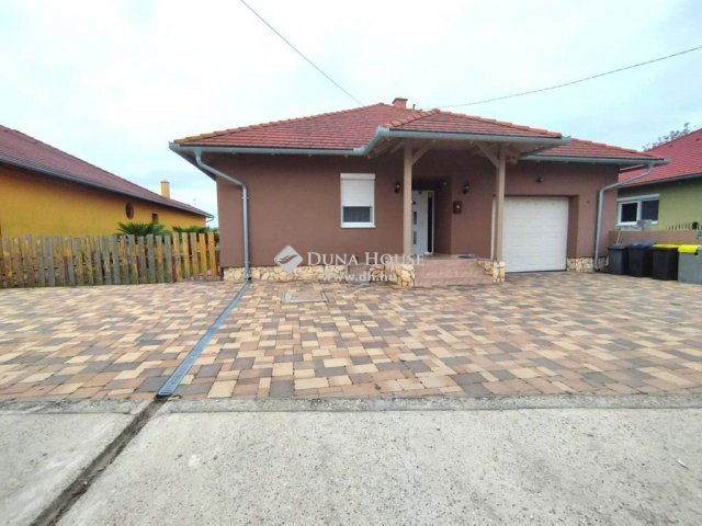 Eladó családi ház, Mohácson 80 M Ft, 4 szobás