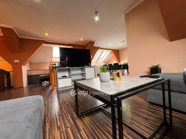 Eladó téglalakás, Pápán 39.49 M Ft, 3 szobás