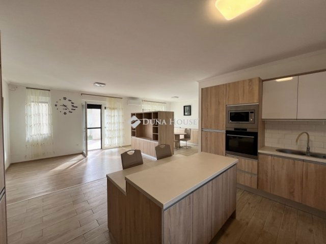 Eladó ikerház, Veszprémben 136 M Ft, 4 szobás