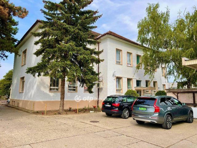 Eladó ipari ingatlan, Mosonmagyaróváron 385 M Ft