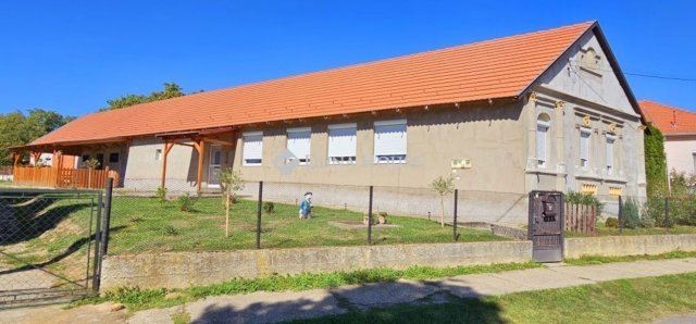 Eladó családi ház, Baksán 51.99 M Ft, 4 szobás