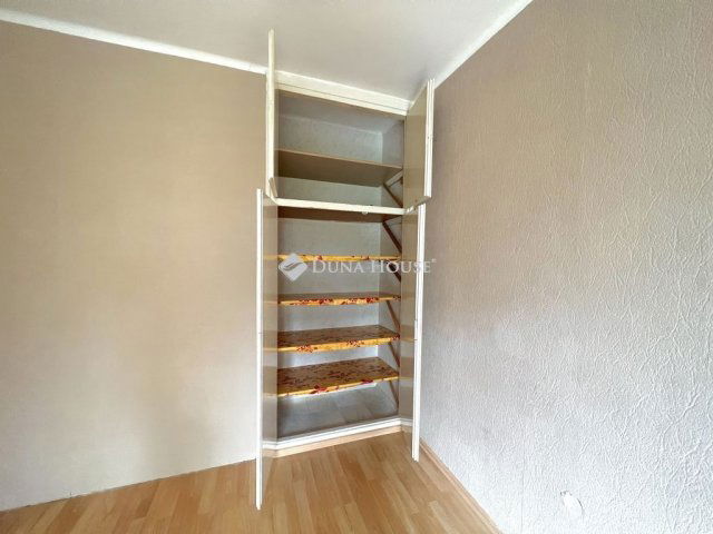 Eladó téglalakás, Veszprémben 41 M Ft, 1 szobás