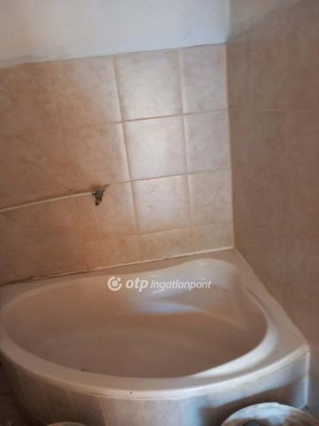 Eladó családi ház, Dunaszekcsőn 12 M Ft, 3 szobás