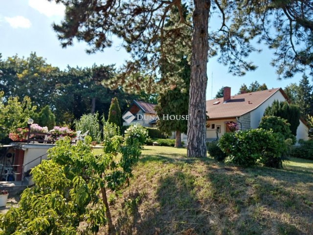 Eladó ikerház, Csopakon 134.9 M Ft, 3 szobás