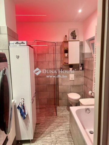 Eladó családi ház, Esztergomban 85 M Ft, 4 szobás