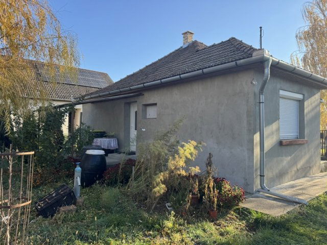 Eladó családi ház, Tenken 24.5 M Ft, 2 szobás