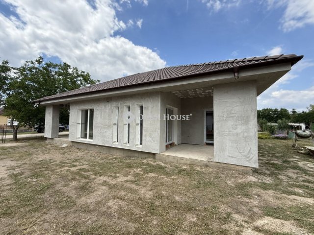 Eladó családi ház, Pusztaszabolcson 79.9 M Ft, 4 szobás