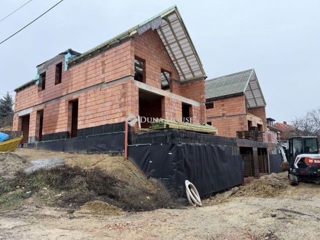 Eladó téglalakás, Budapesten, III. kerületben 117 M Ft, 2 szobás