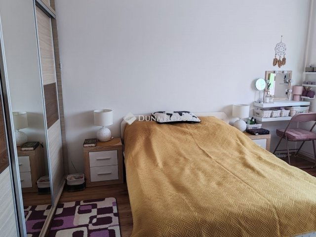 Eladó panellakás, Debrecenben 66.9 M Ft, 4 szobás