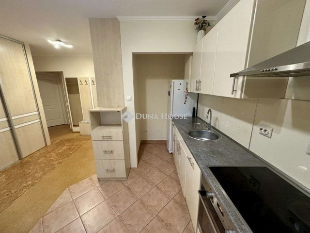 Eladó téglalakás, Debrecenben 95 M Ft, 3 szobás