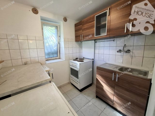 Eladó nyaraló, Leányfaluban 45 M Ft, 1 szobás