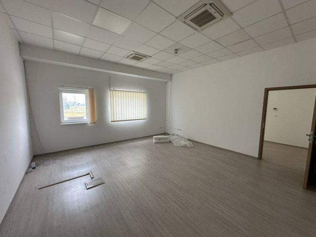 Kiadó iroda, Pakson 7904 E Ft / hó / költözzbe.hu