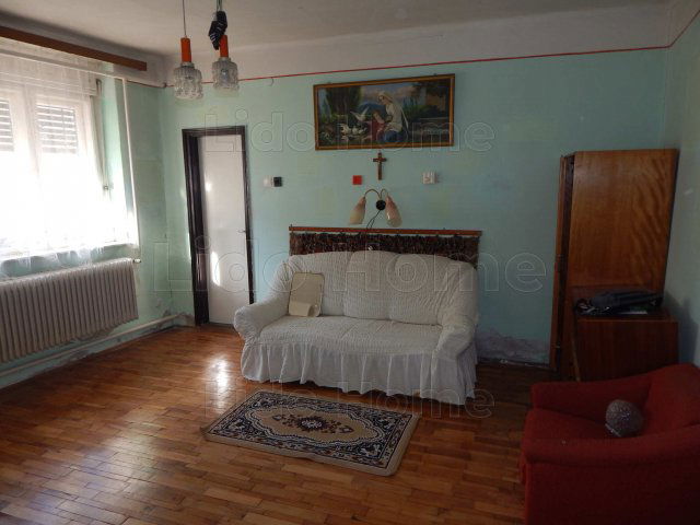 Eladó családi ház, Kaposváron 25.9 M Ft, 9 szobás