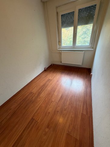 Eladó panellakás, Tatabányán 44.5 M Ft, 2+2 szobás