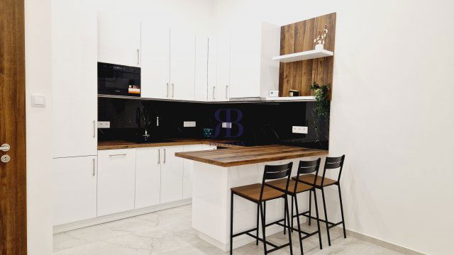Eladó téglalakás, Budapesten, VI. kerületben 88.9 M Ft, 3 szobás