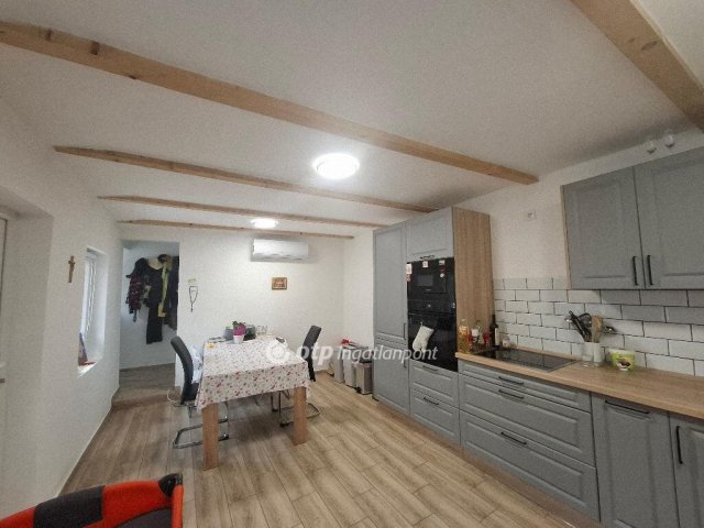 Eladó családi ház, Pusztazámoron 150 M Ft, 3+1 szobás
