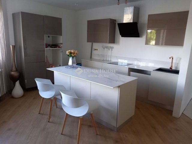 Eladó ikerház, Pécelen 134.9 M Ft, 6 szobás