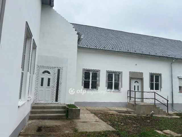 Eladó sorház, Biharkeresztesen 75.5 M Ft, 9+4 szobás