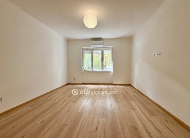 Eladó téglalakás, Budapesten, XI. kerületben 57.5 M Ft, 1 szobás