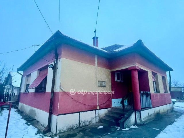 Eladó családi ház, Jászladányon 11.99 M Ft, 2+1 szobás