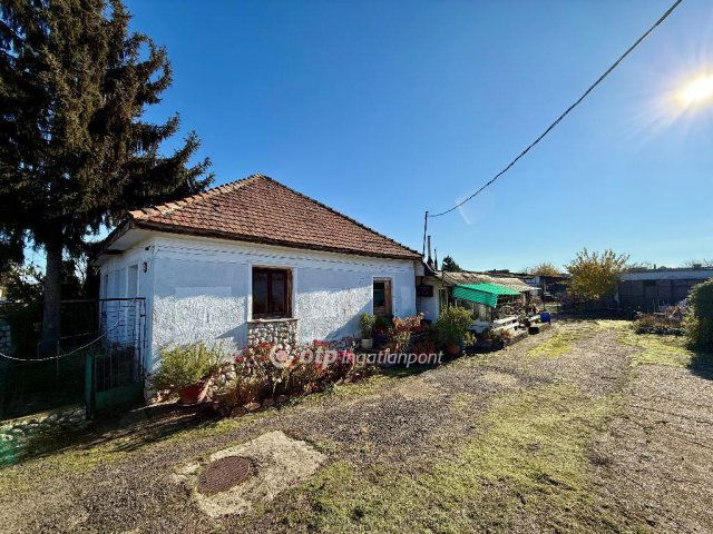 Eladó családi ház, Mályin 49.9 M Ft, 6 szobás