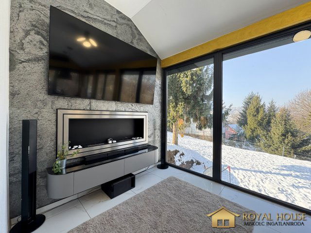 Eladó családi ház, Miskolcon 109.9 M Ft, 4 szobás