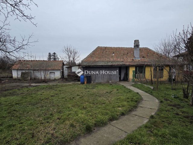 Eladó családi ház, Törökszentmiklóson 12.9 M Ft, 2 szobás