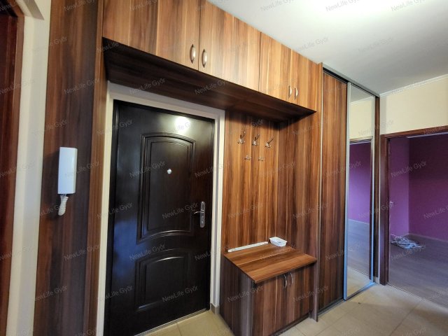 Eladó panellakás, Győrött 54.9 M Ft, 3 szobás