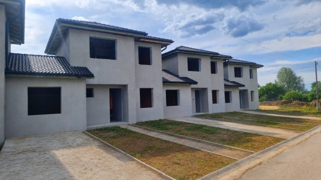 Eladó ikerház, Sényőn 72 M Ft, 4 szobás / költözzbe.hu