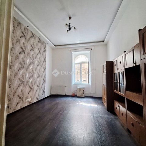 Eladó téglalakás, Budapesten, VIII. kerületben 53.9 M Ft