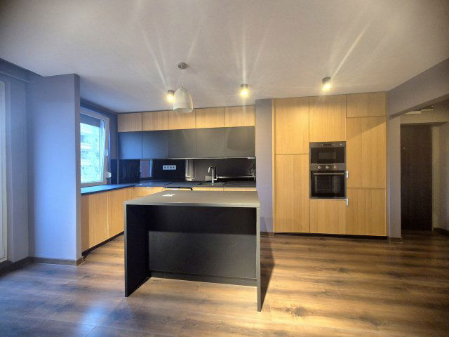 Eladó panellakás, Budapesten, III. kerületben 89.9 M Ft