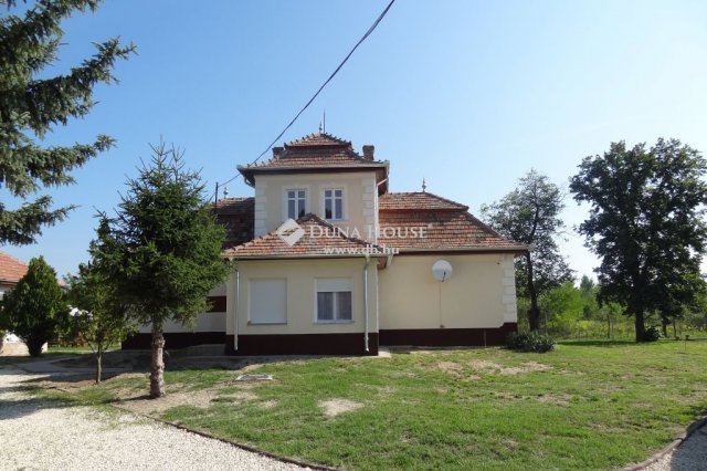 Eladó családi ház, Csengődön 74.9 M Ft, 5 szobás
